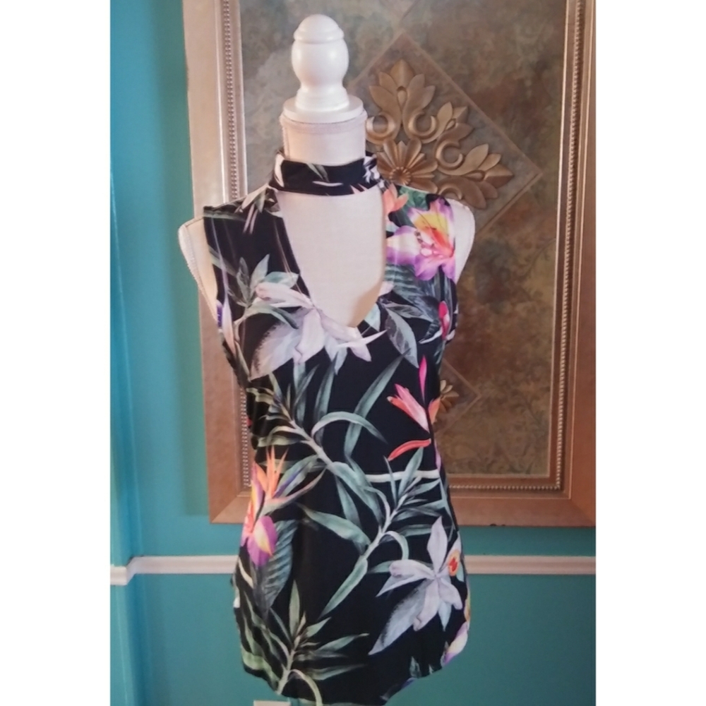 Short sleeve floral top